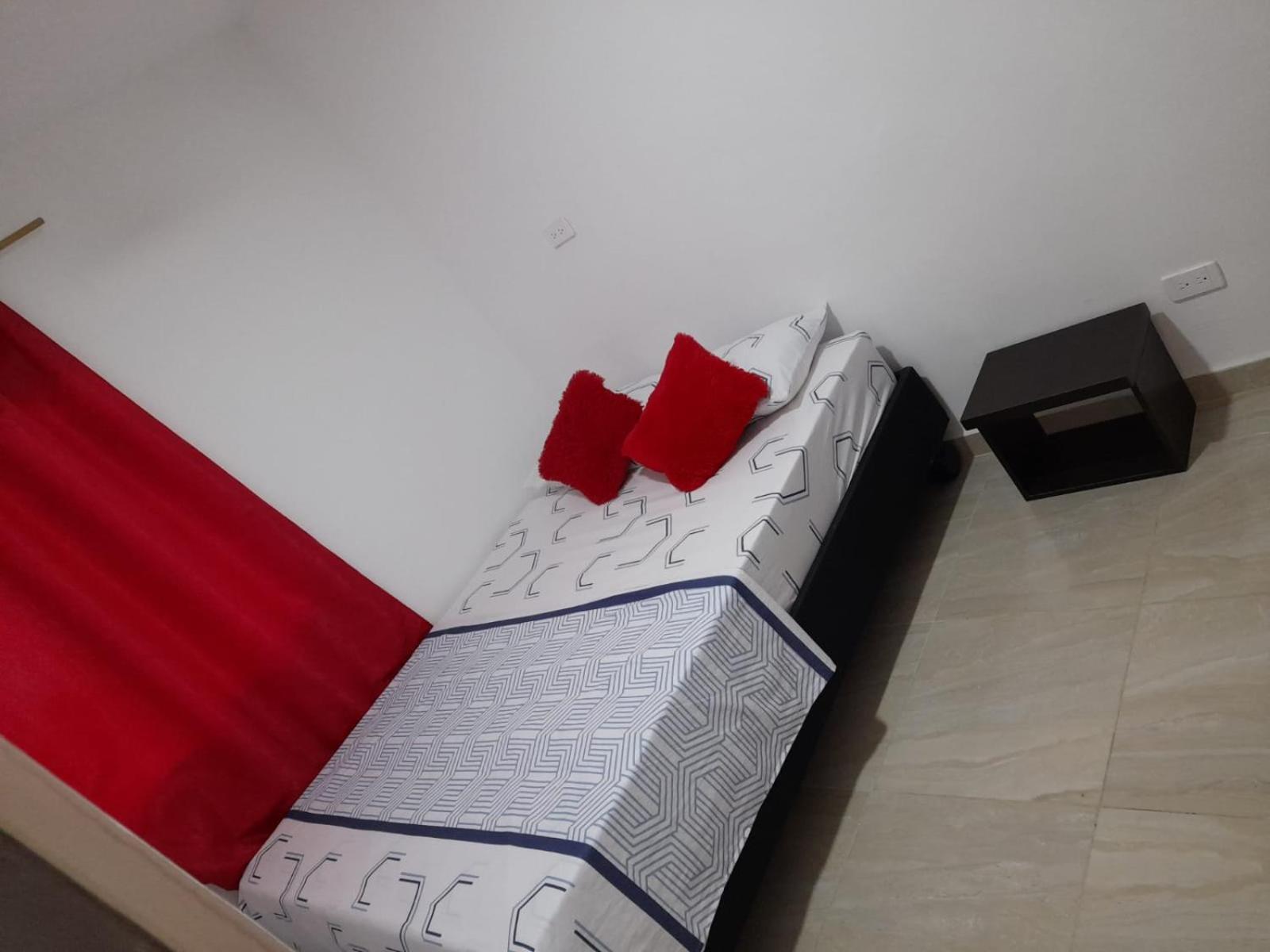 Apartaestudios El Jardin 2 Cali Quarto foto